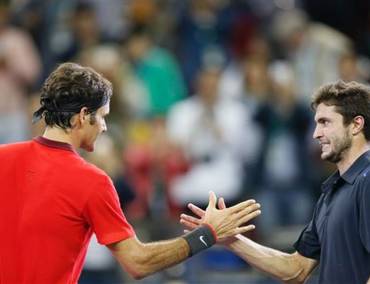 Simon fights valiantly vs Federer